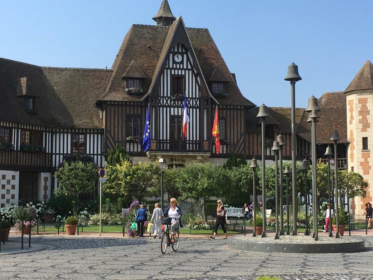 Ferienwohnung L'Atelier des Planches Deauville Exterior foto